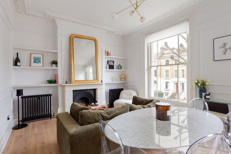 Flat Loraine Road in Greater London