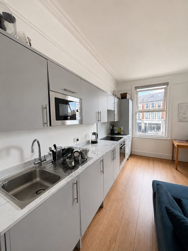 Room East Hill in Greater London