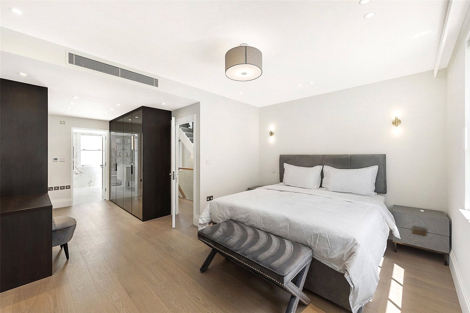 House Cheval Place in City of Westminster