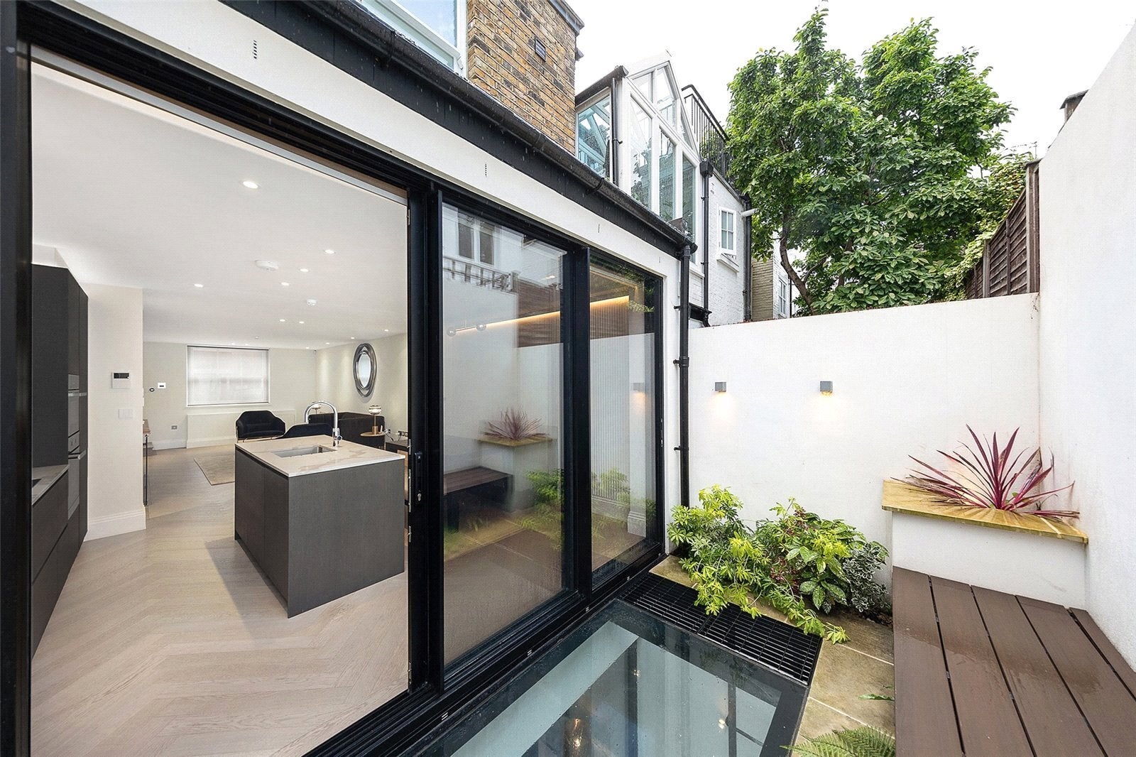 House Cheval Place in City of Westminster