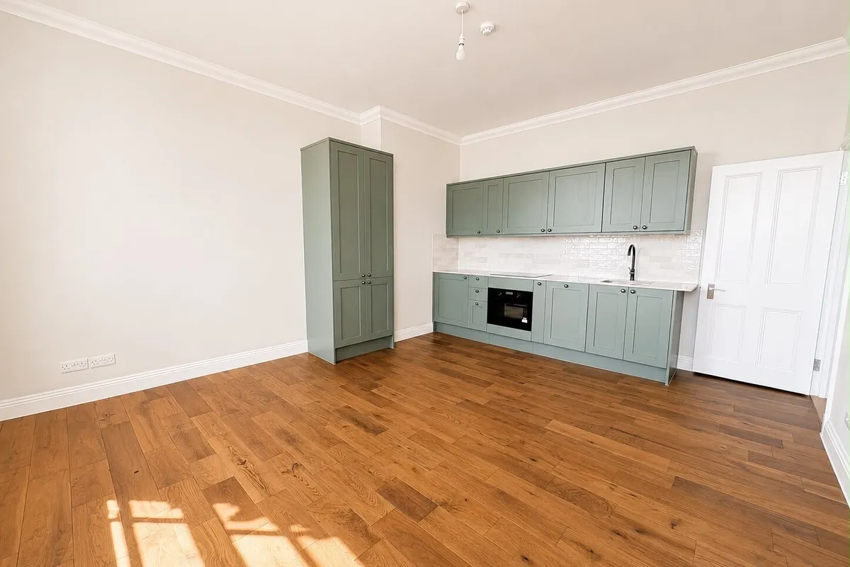 Flat Brunswick Terrace in Hove