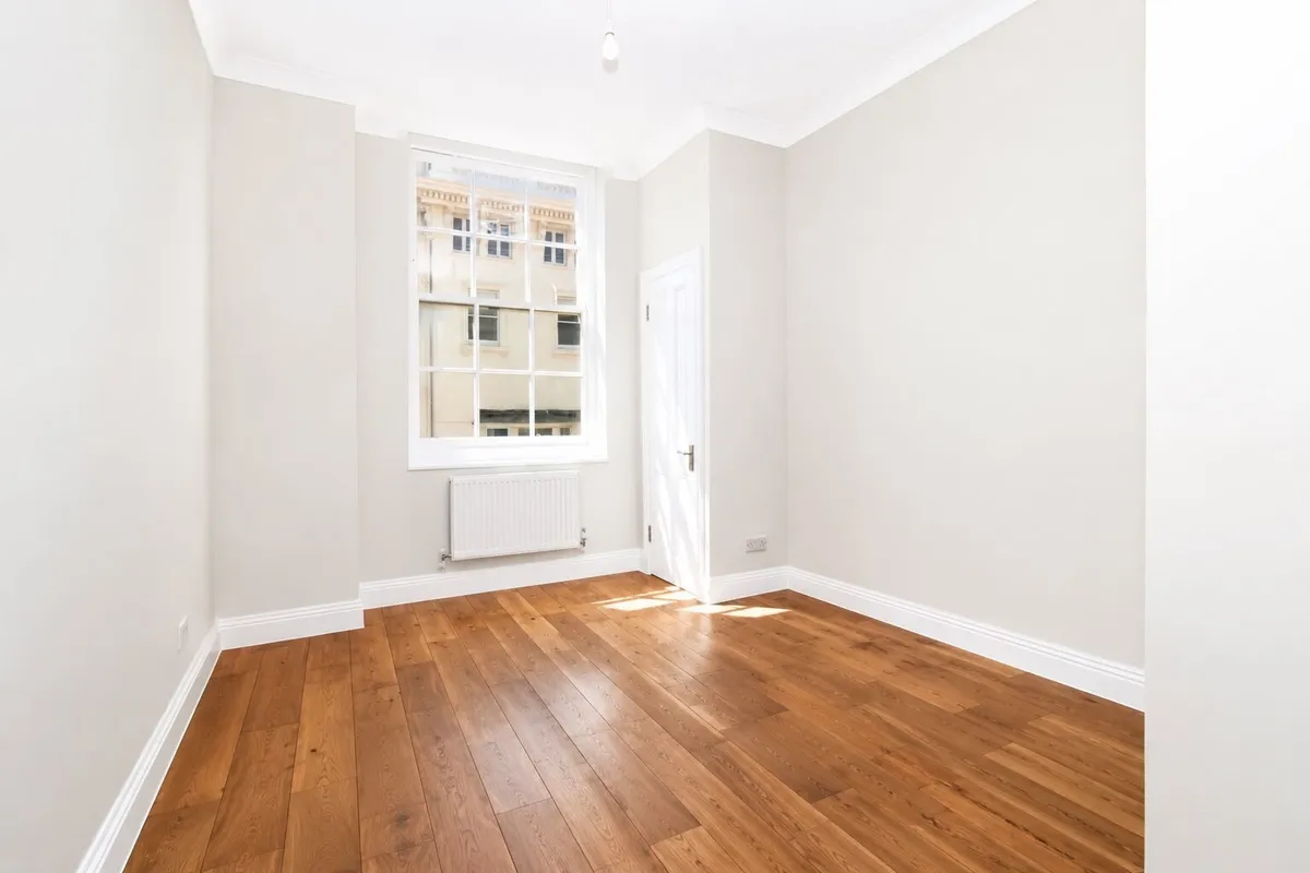 Flat Brunswick Terrace in Hove