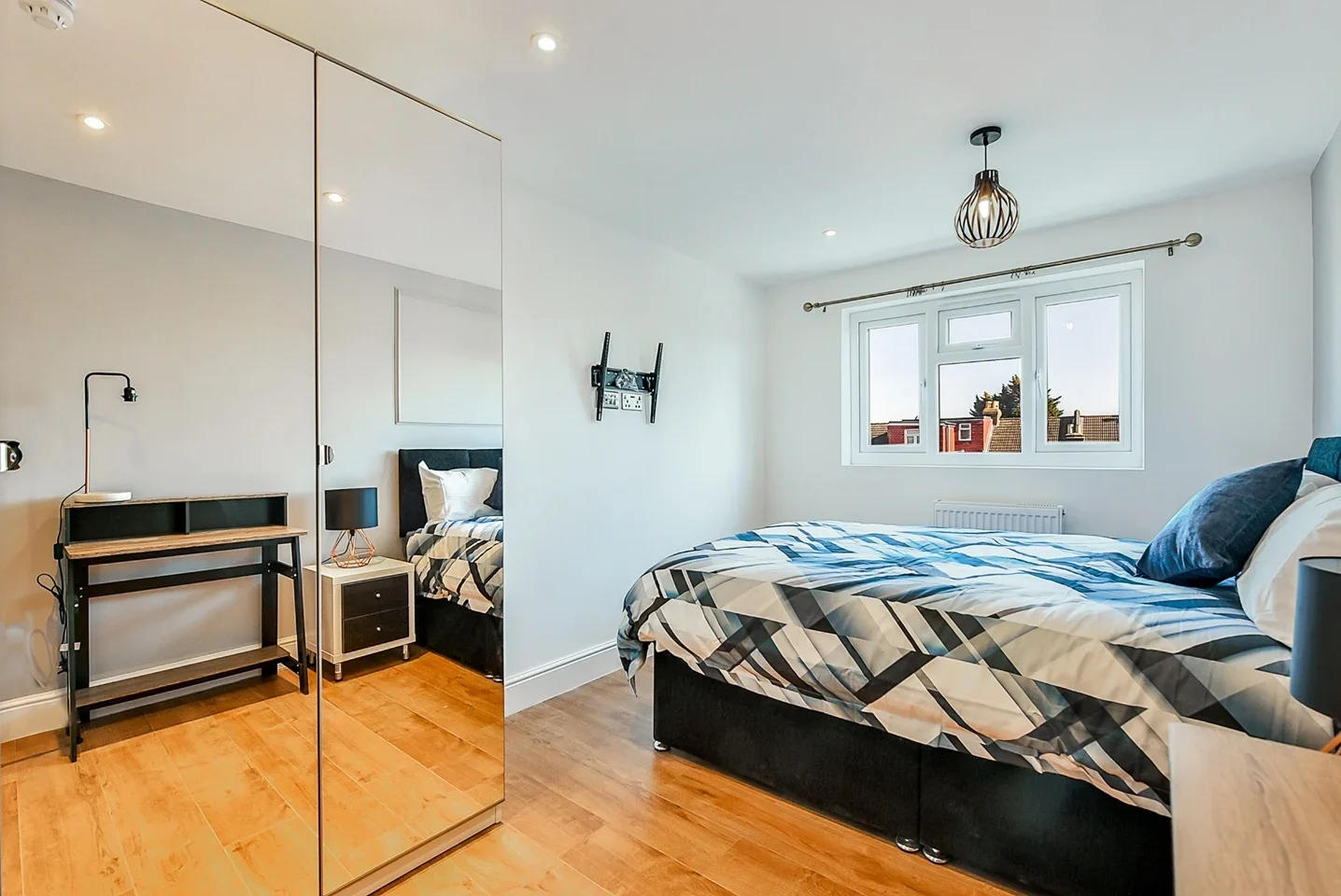 Room Woodcroft Road in Greater London