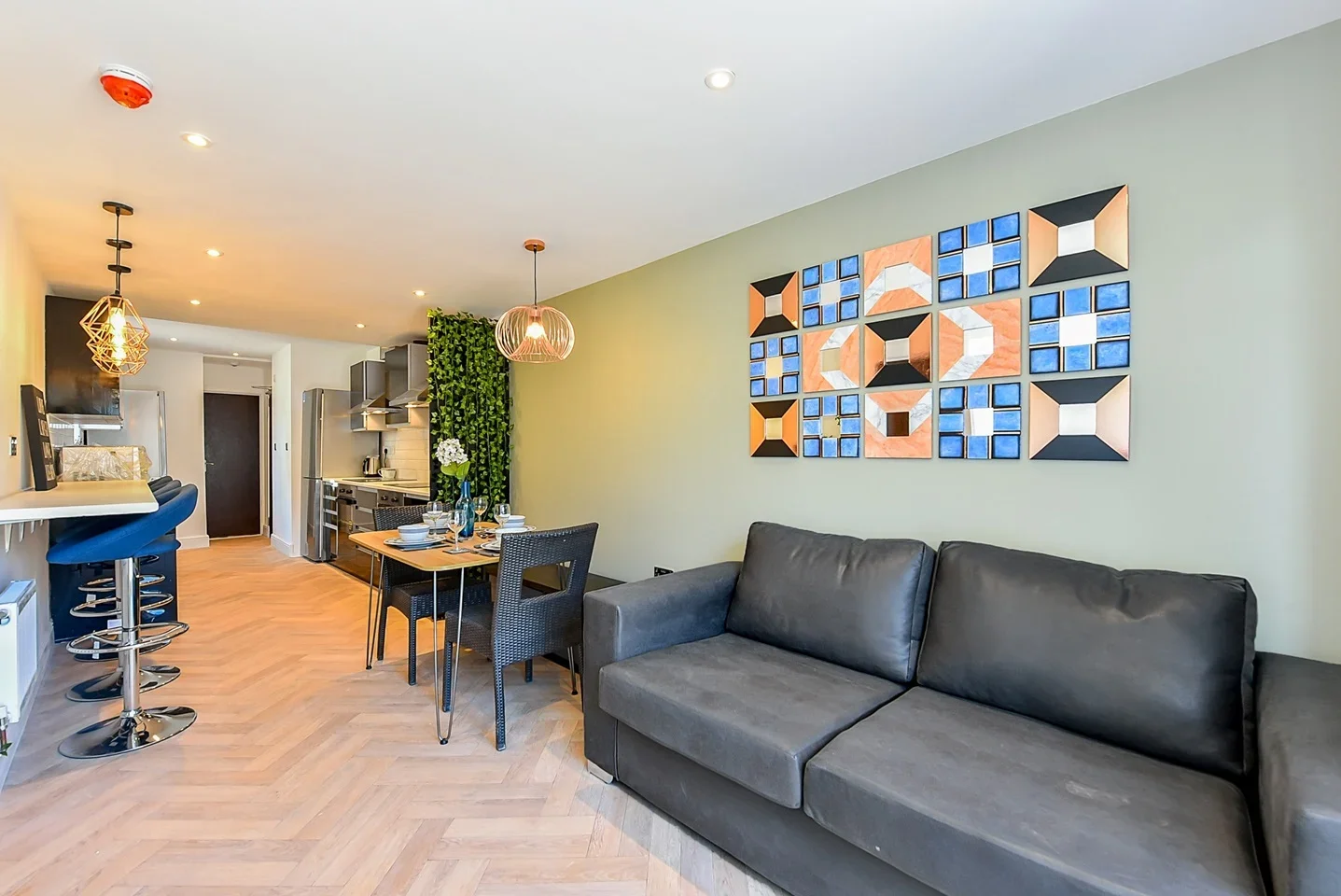 Room Woodcroft Road in Greater London