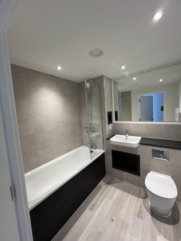 Room West Parkside in Greater London