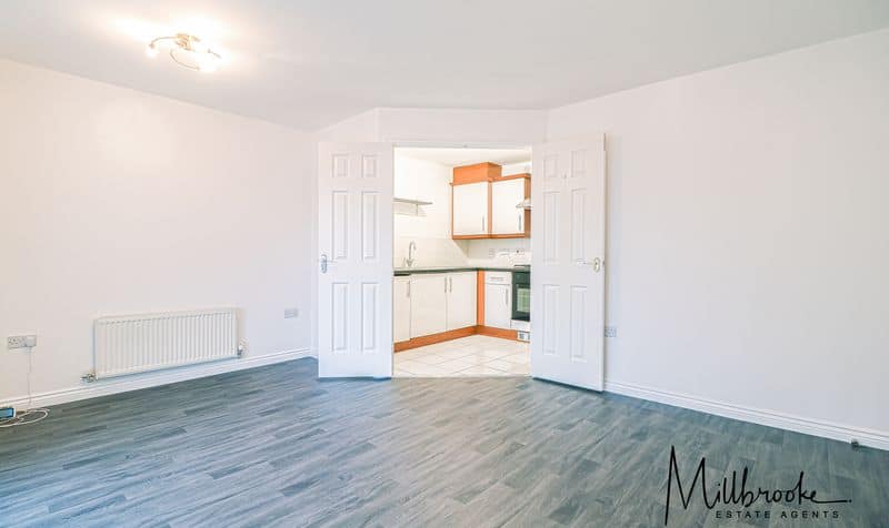 Flat Lentworth Drive in Salford