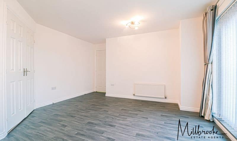 Flat Lentworth Drive in Salford