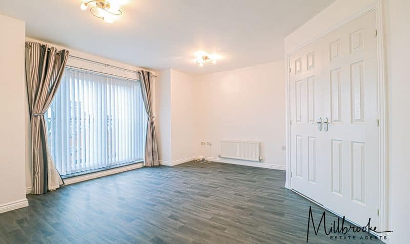 Flat Lentworth Drive in Salford