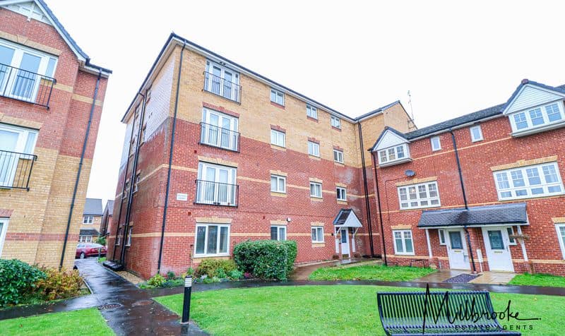 Flat Lentworth Drive in Salford