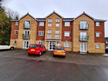 Flat Dewi Pritchard Field in Bridgend