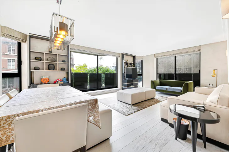 Flat Blythe Road in Greater London