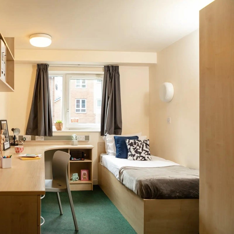 Room St Lawrence Close in Birmingham