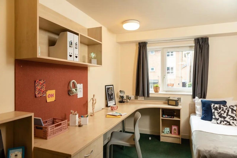 Room St Lawrence Close in Birmingham