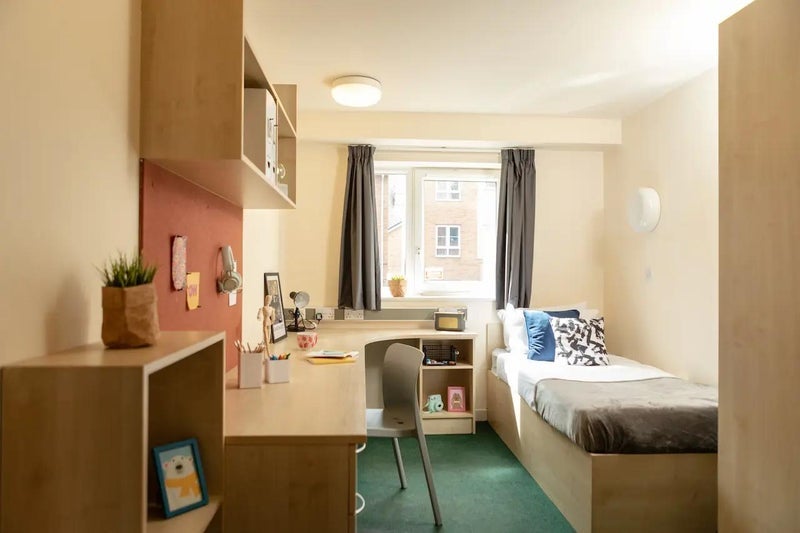Room St Lawrence Close in Birmingham