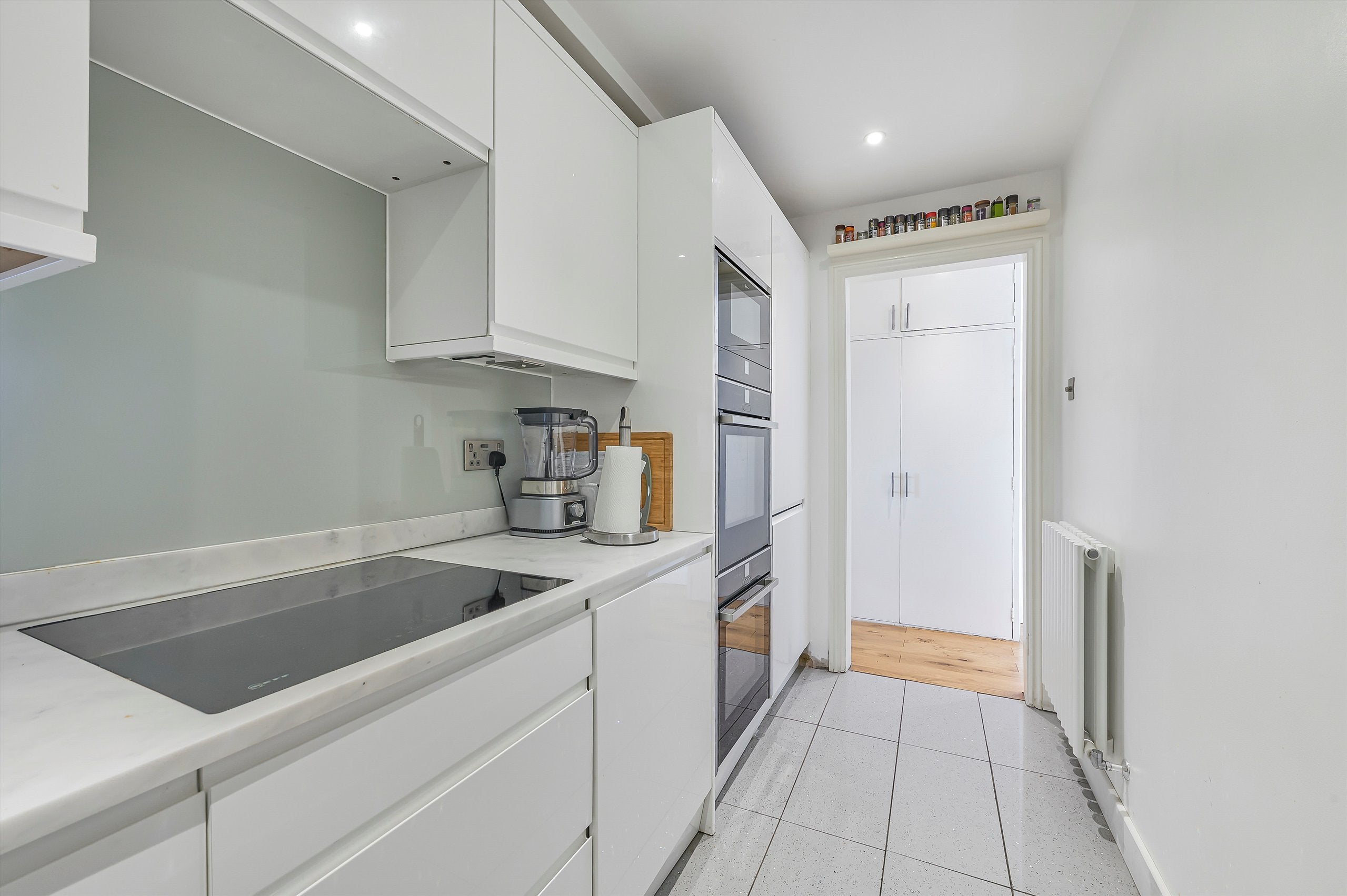 Flat Fentiman Road in Greater London
