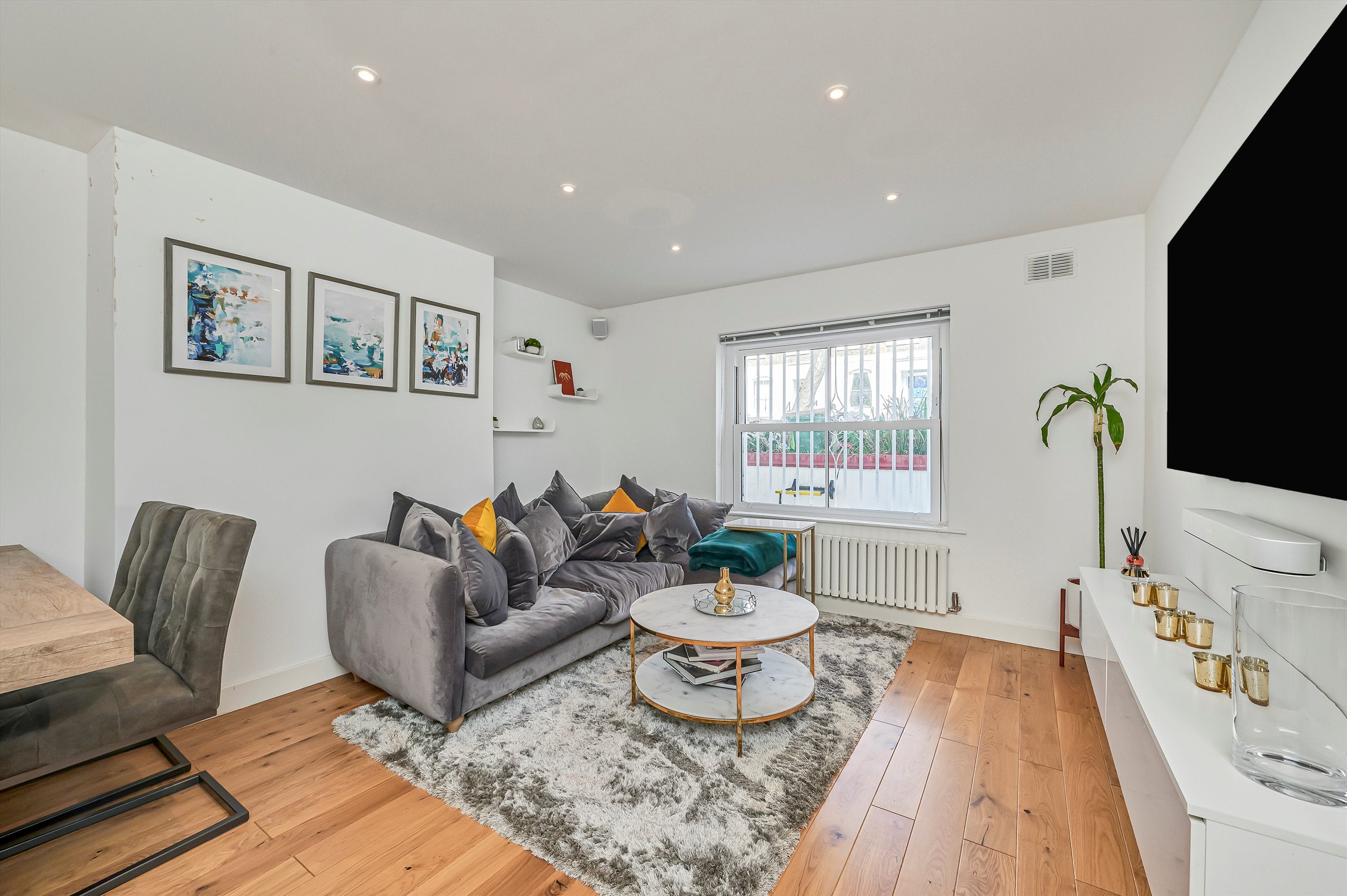 Flat Fentiman Road in Greater London
