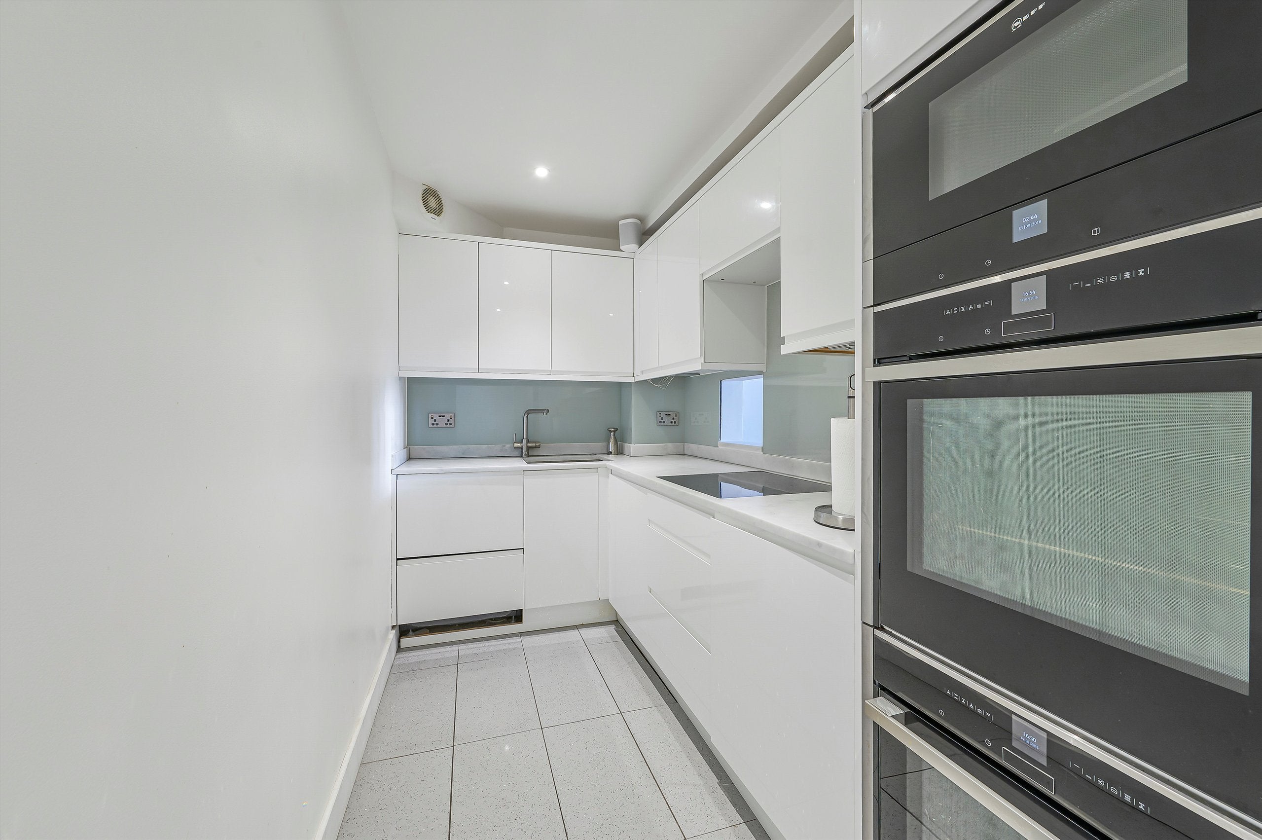 Flat Fentiman Road in Greater London