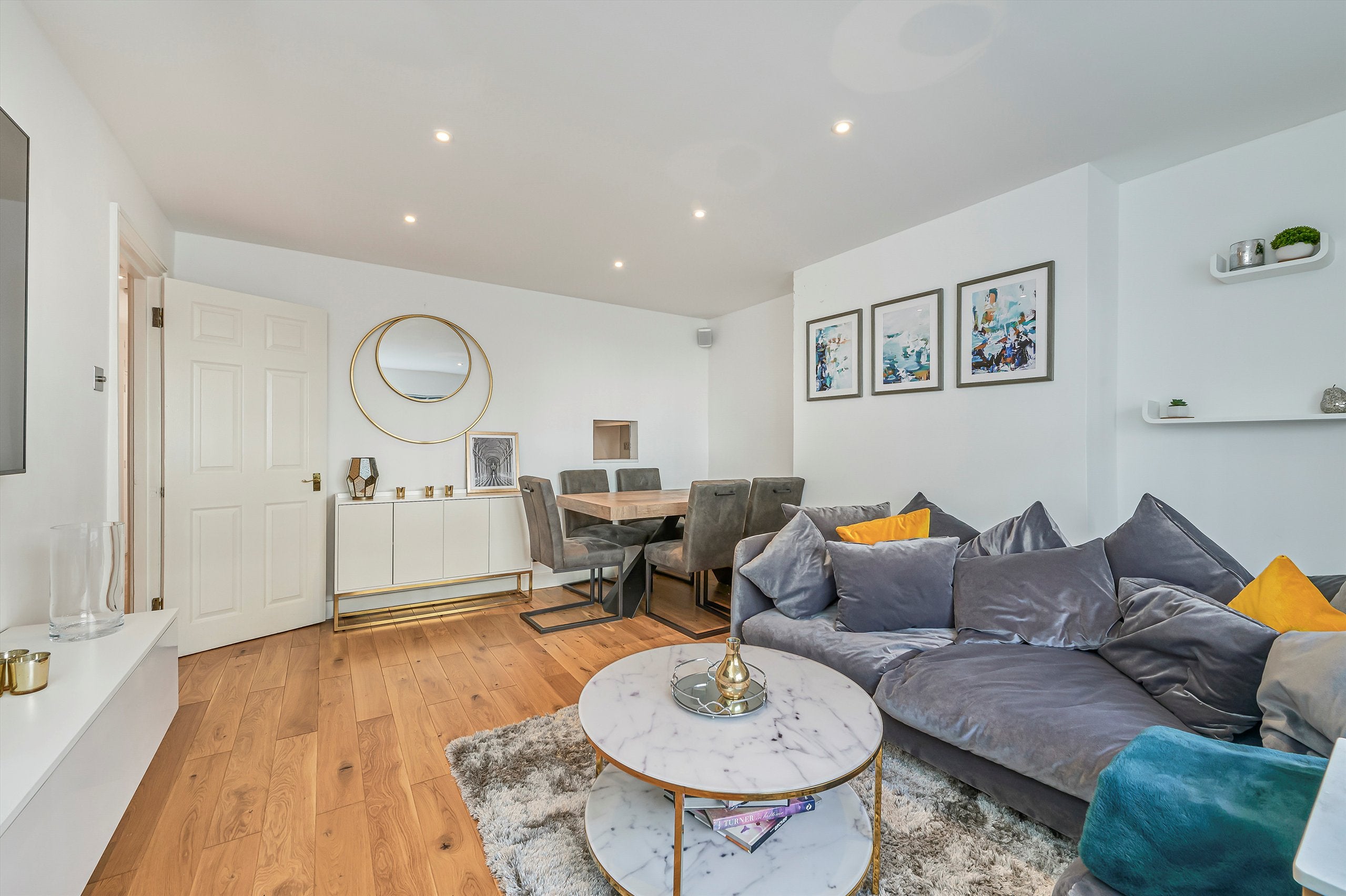Flat Fentiman Road in Greater London