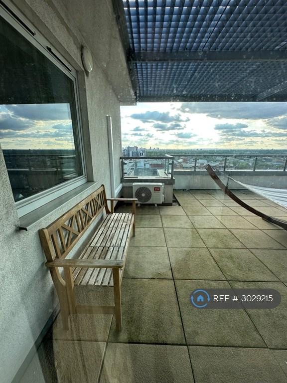 Flat Axon Place in Greater London