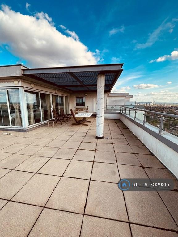Flat Axon Place in Greater London