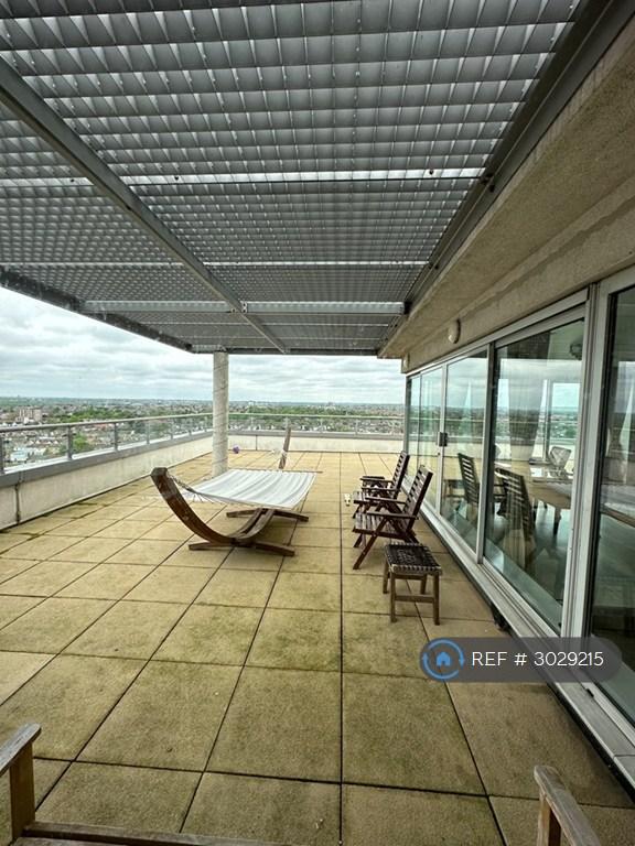 Flat Axon Place in Greater London