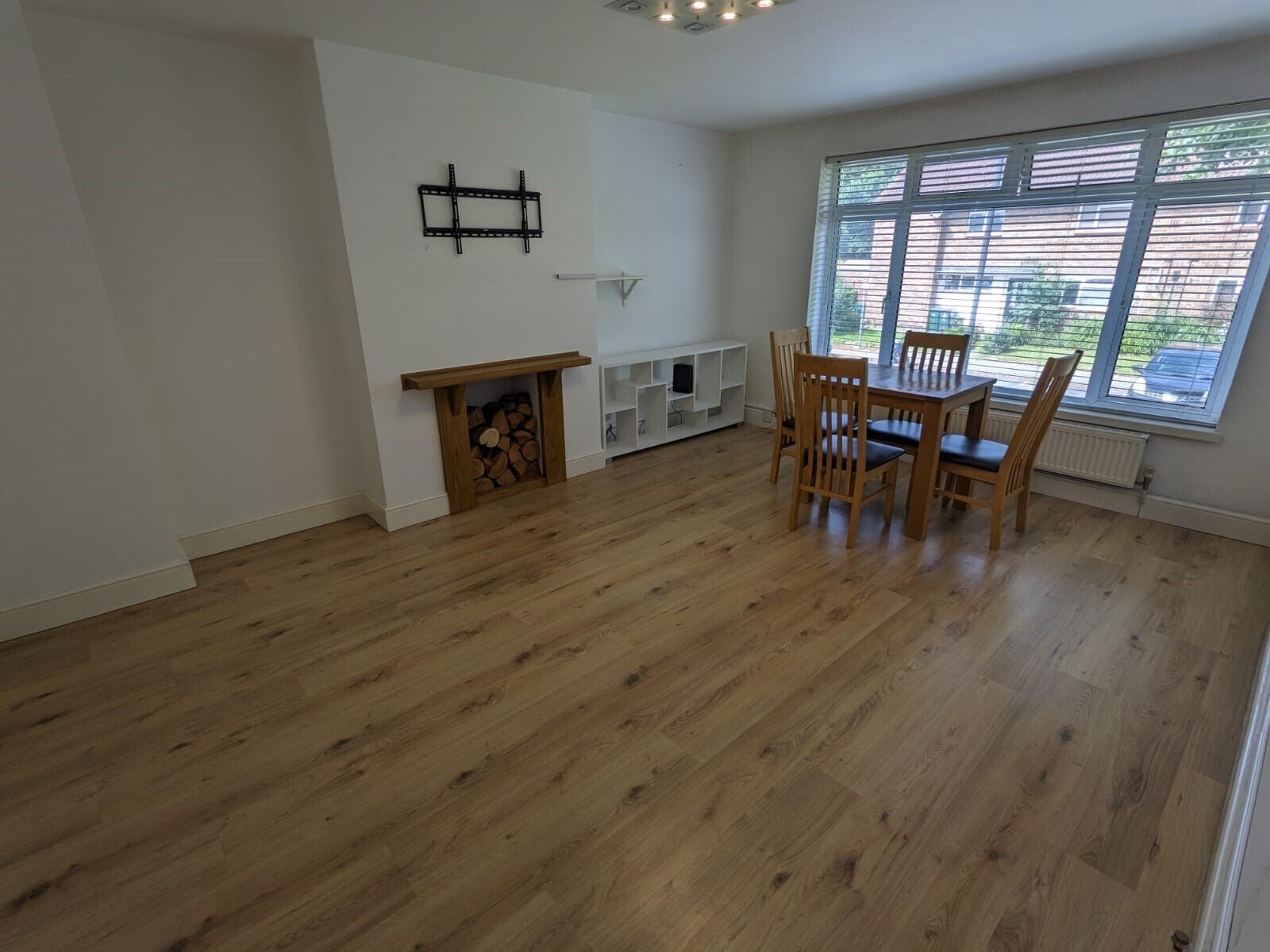 Flat Town Mead in Crawley