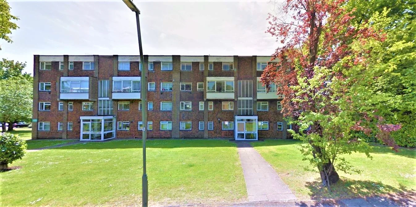 Flat Hill View Road in Woking