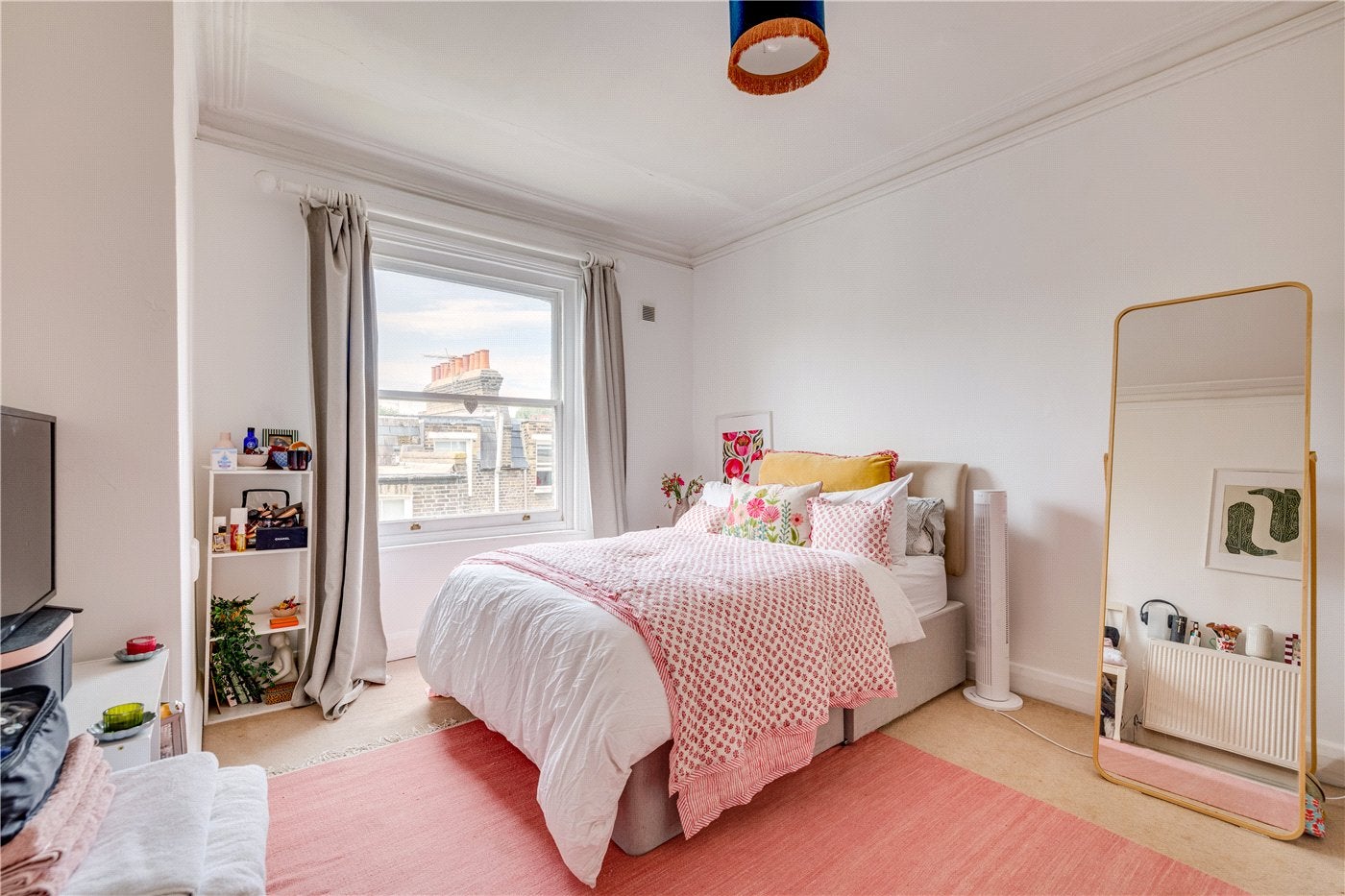 Flat Whittingstall Road in Greater London