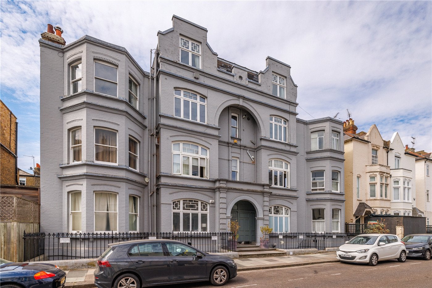 Flat Whittingstall Road in Greater London