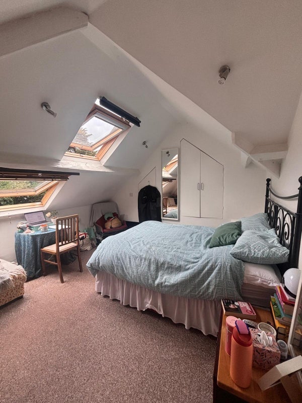 Room Dresden Road in Greater London