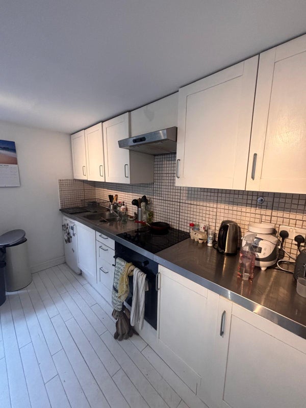 Room Dresden Road in Greater London