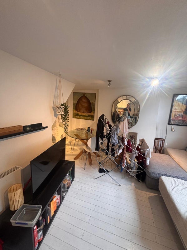 Room Dresden Road in Greater London