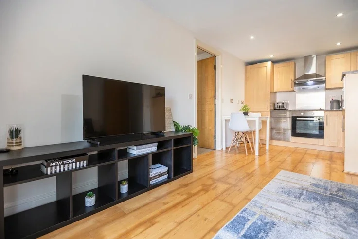 Flat Allerton Court in Manchester