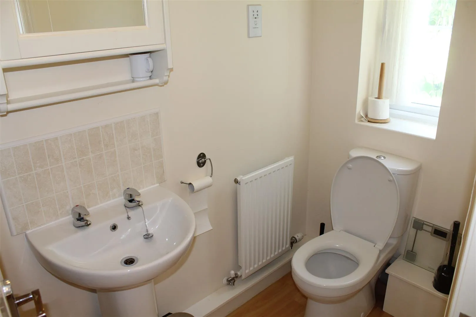 Flat Wharton Crescent in Nottingham