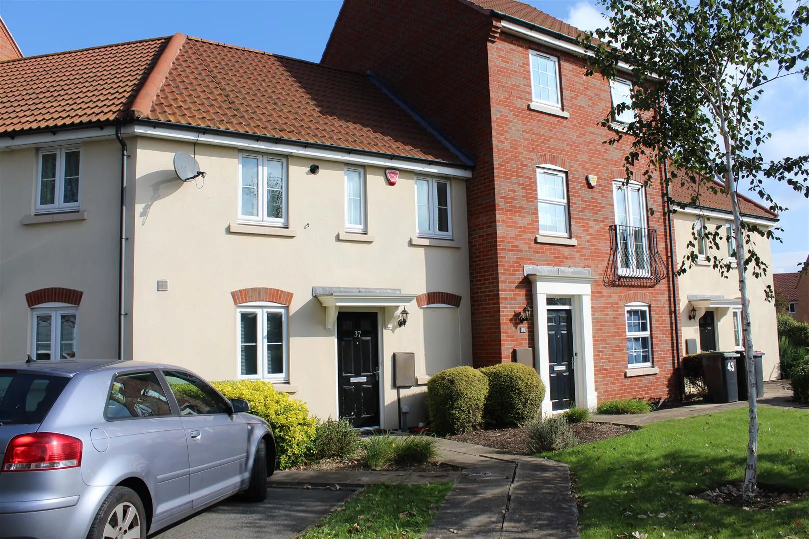 Flat Wharton Crescent in Nottingham