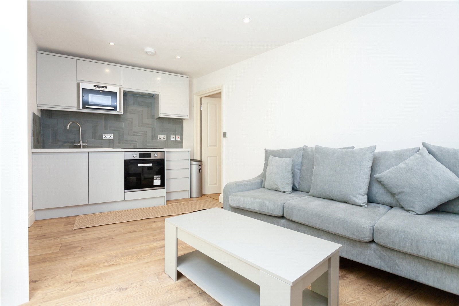 Flat Keystone Crescent in Greater London