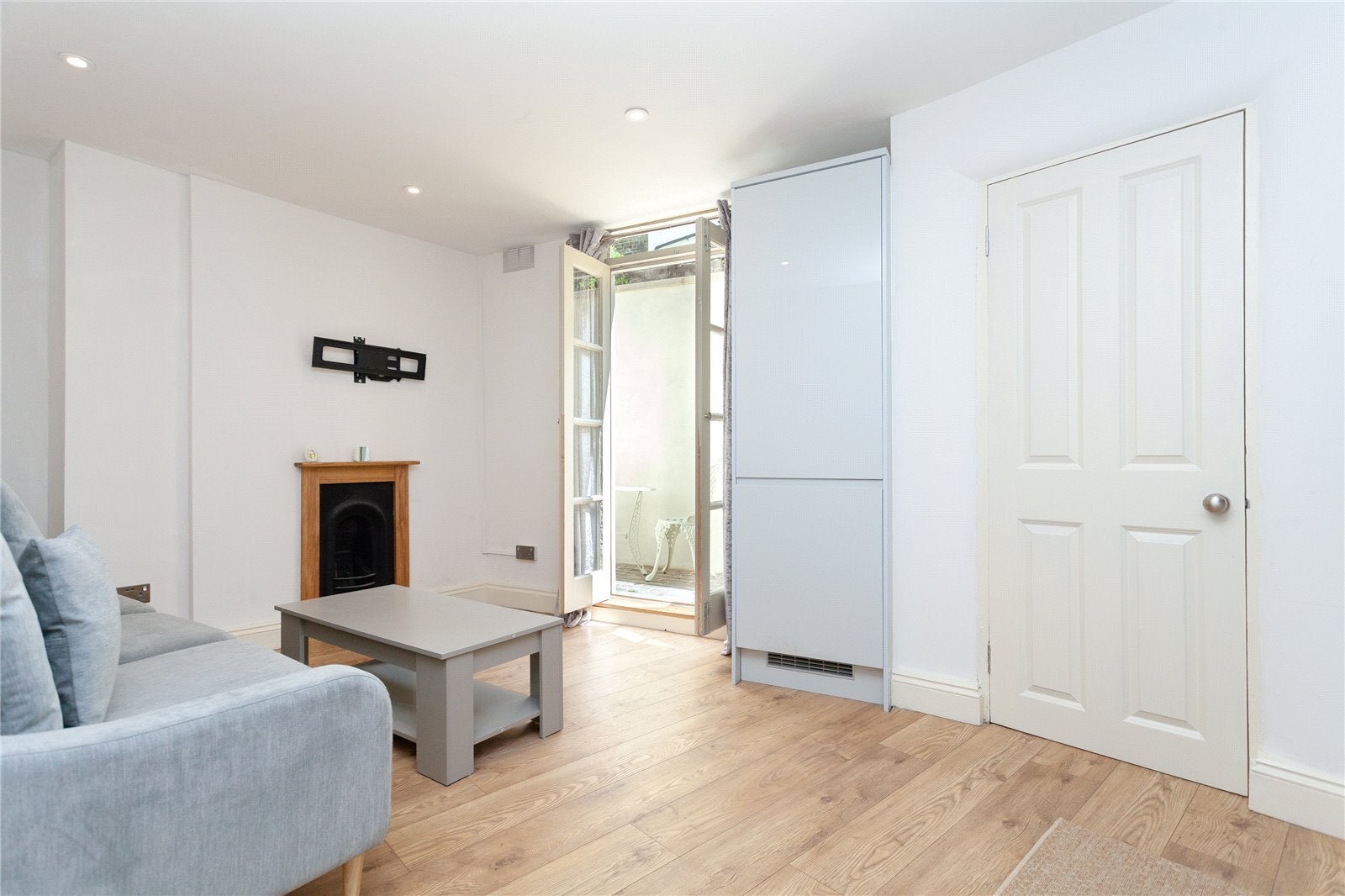 Flat Keystone Crescent in Greater London