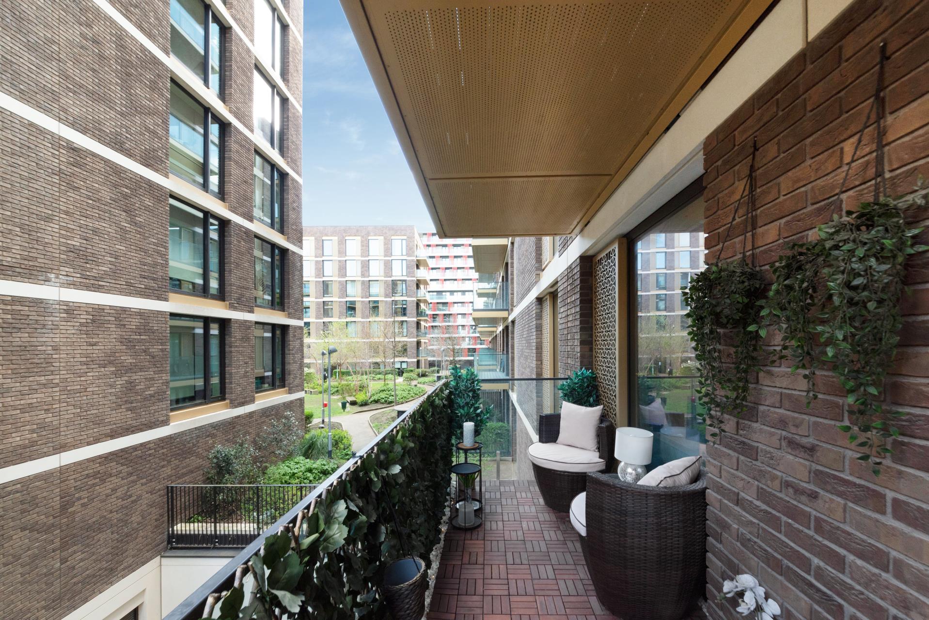 Flat Royal Crest Avenue in Greater London