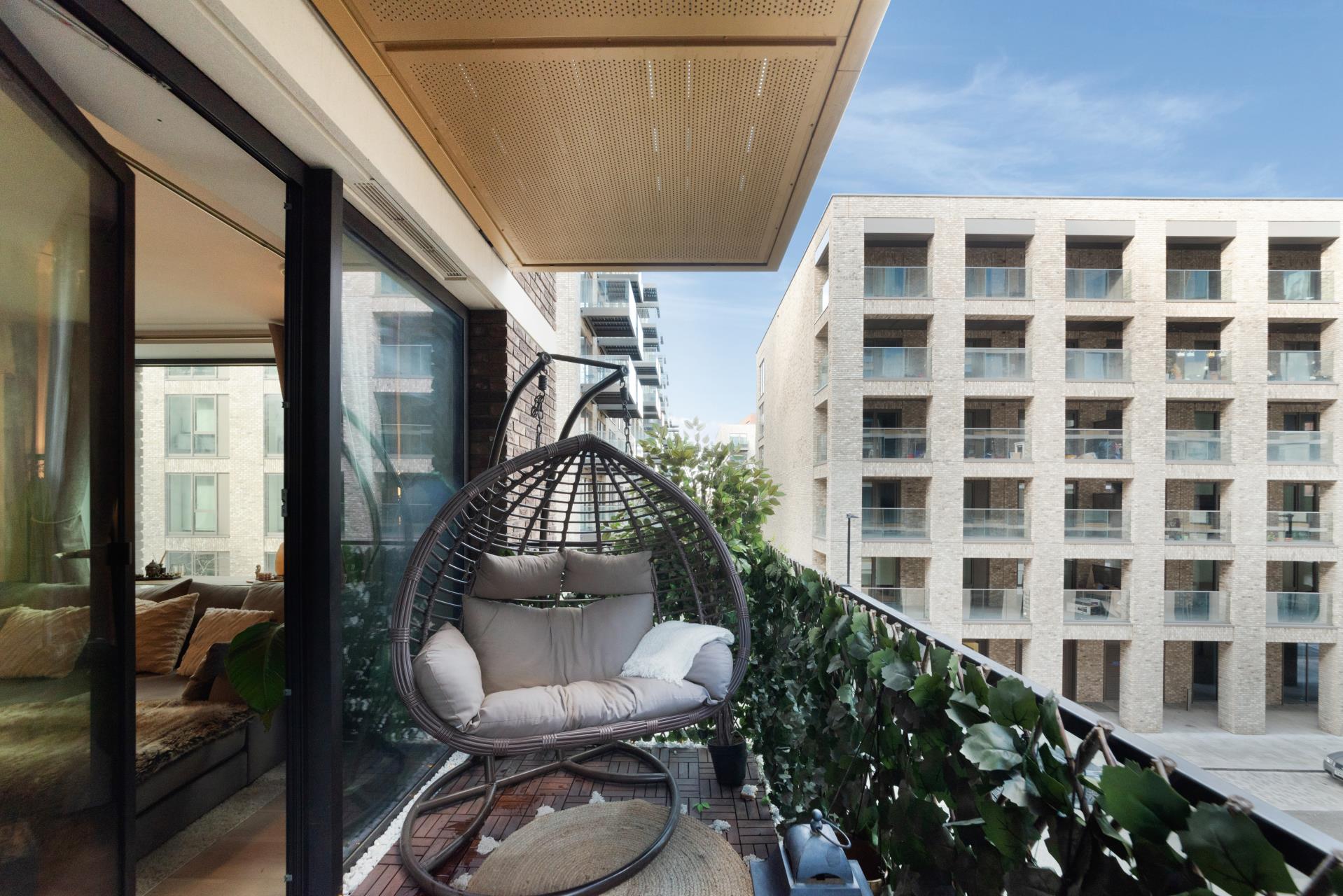 Flat Royal Crest Avenue in Greater London