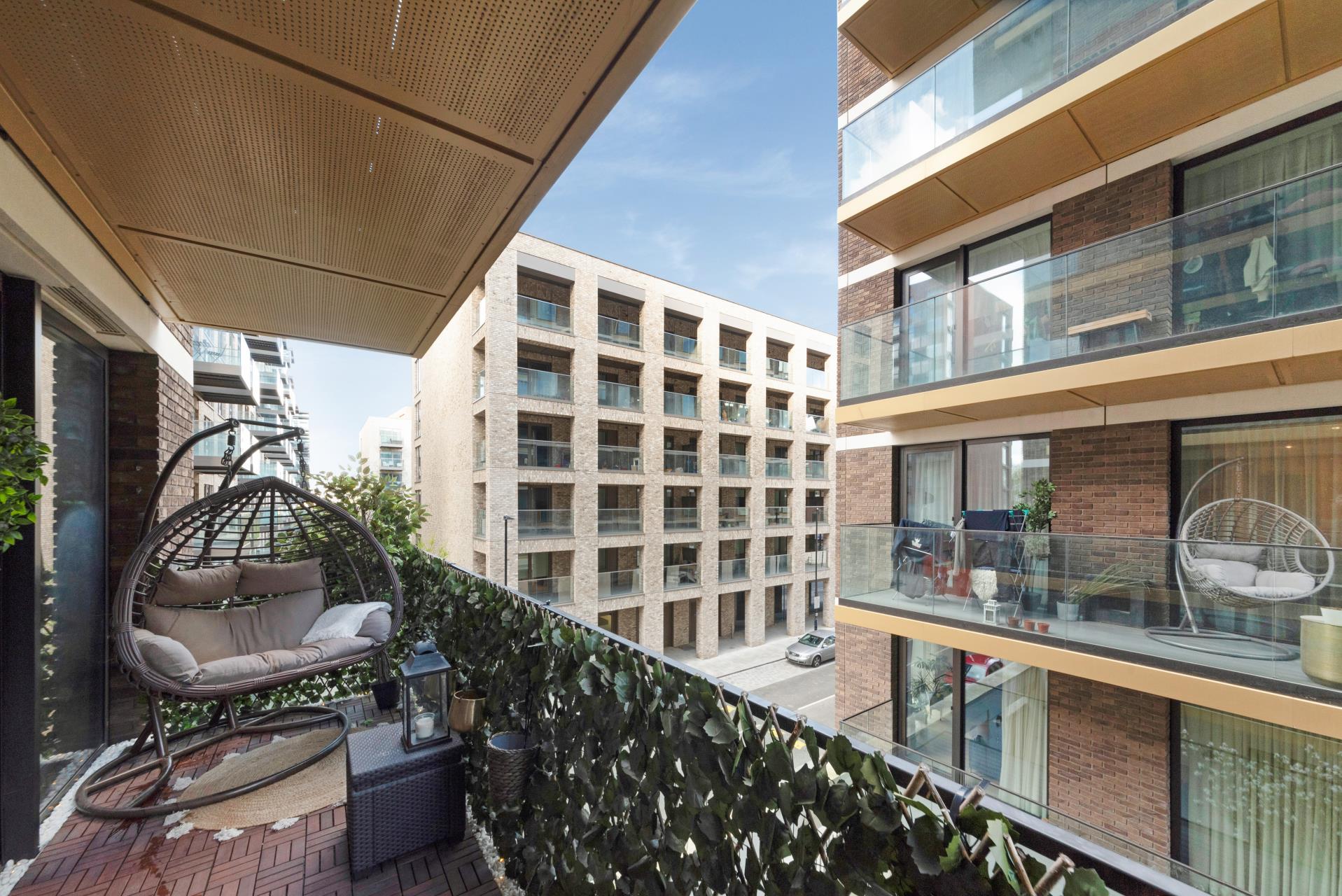 Flat Royal Crest Avenue in Greater London