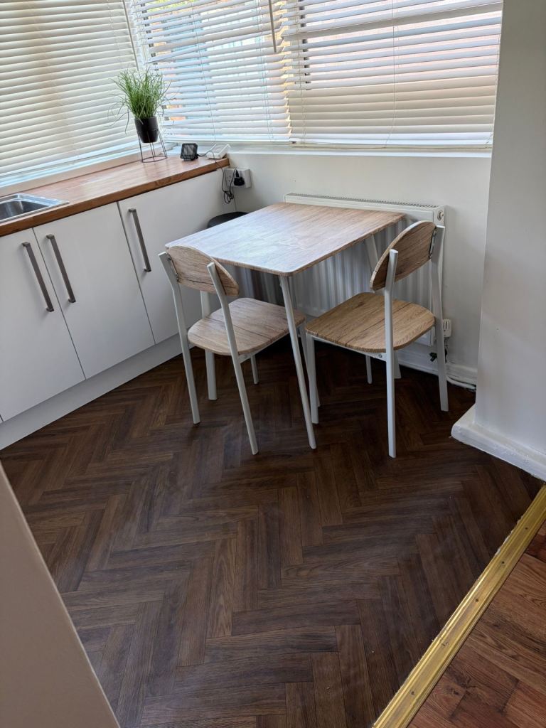 Flat Delamere Road in Greater London