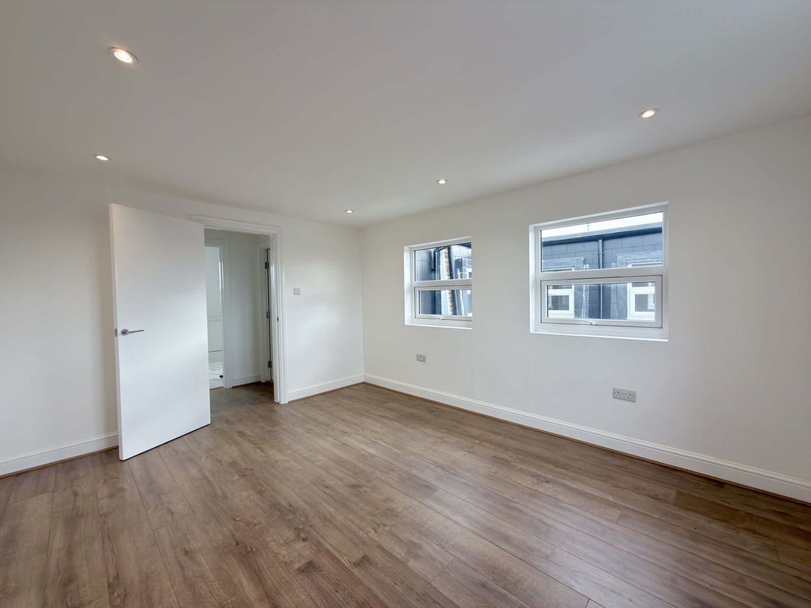 Flat Gambole Road in Greater London