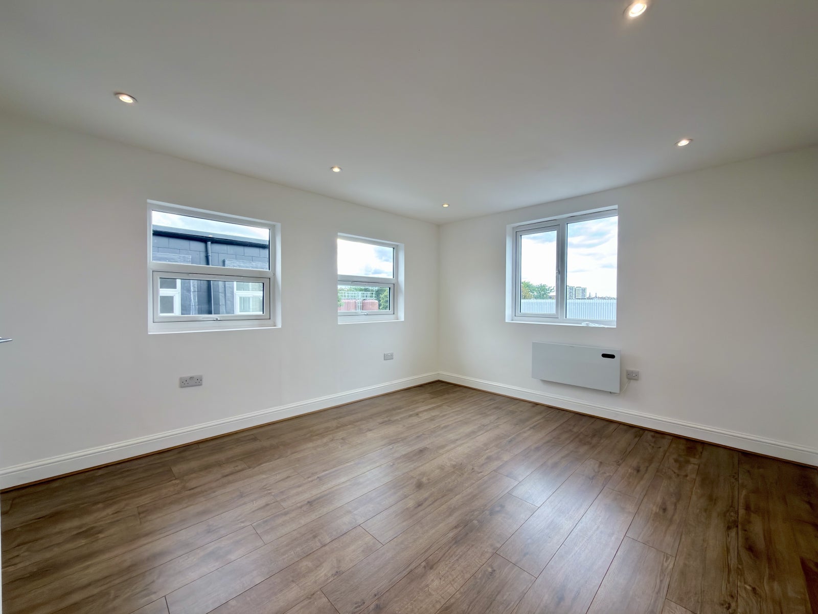 Flat Gambole Road in Greater London