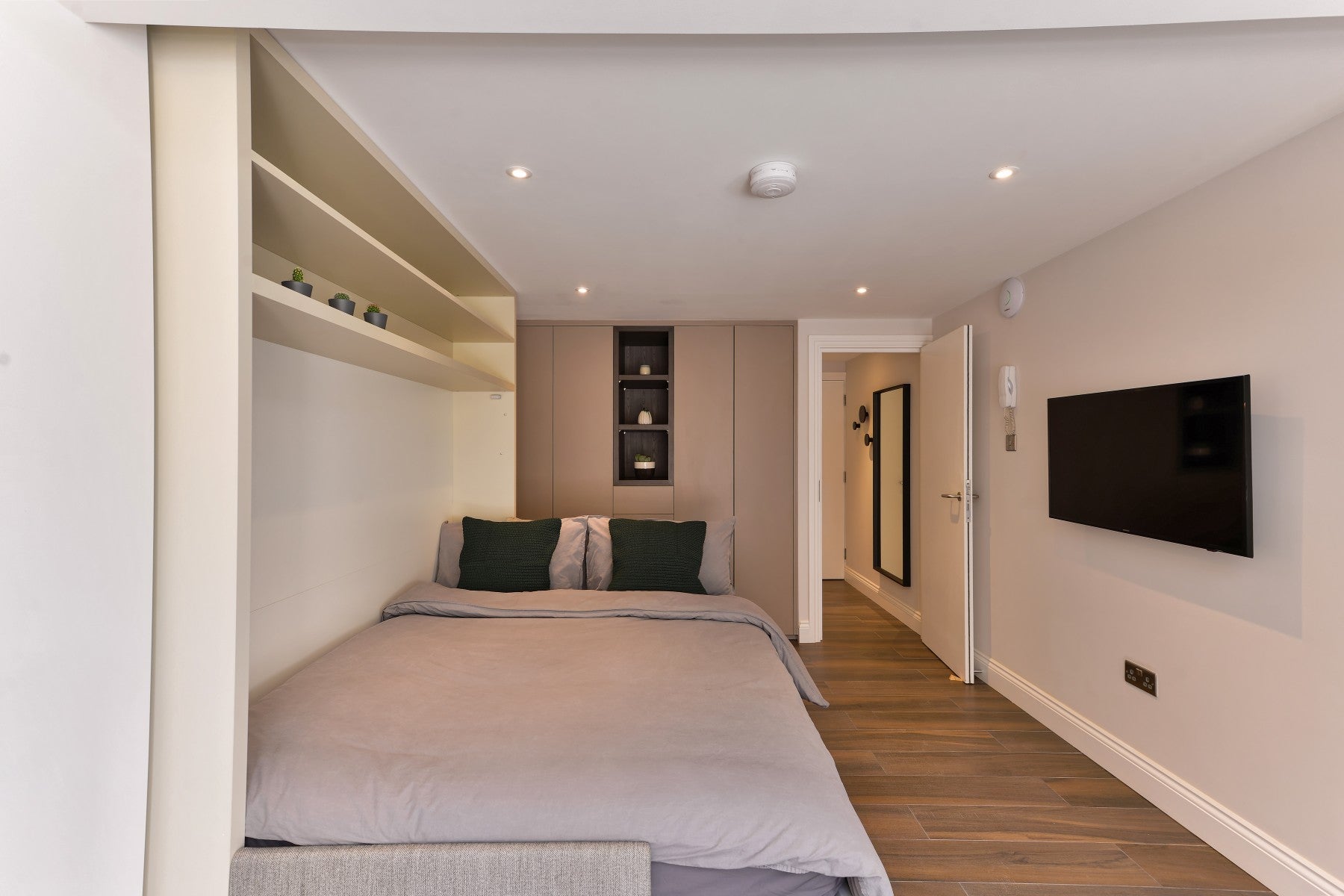 Flat Kingdon Road in London