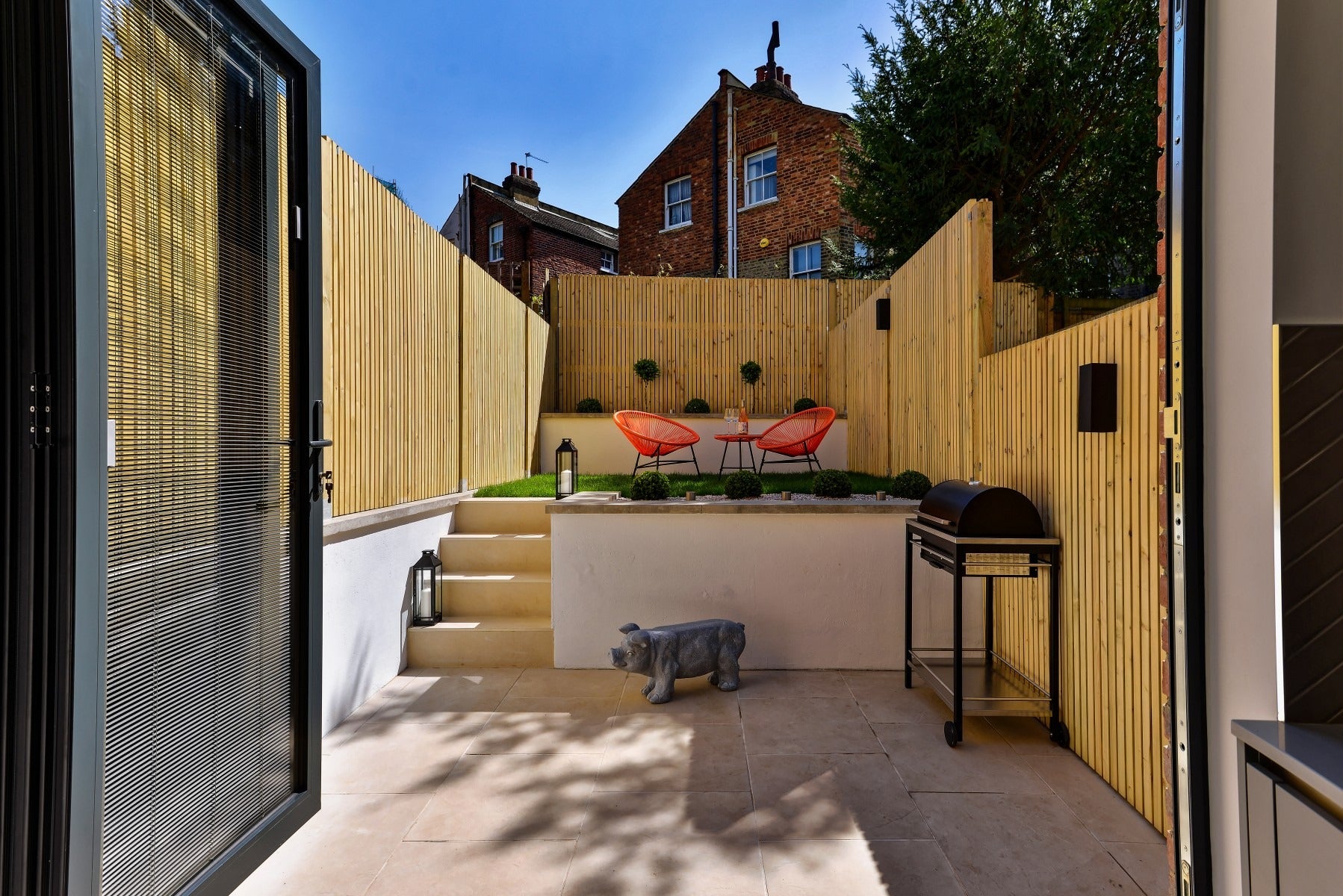 Flat Kingdon Road in London