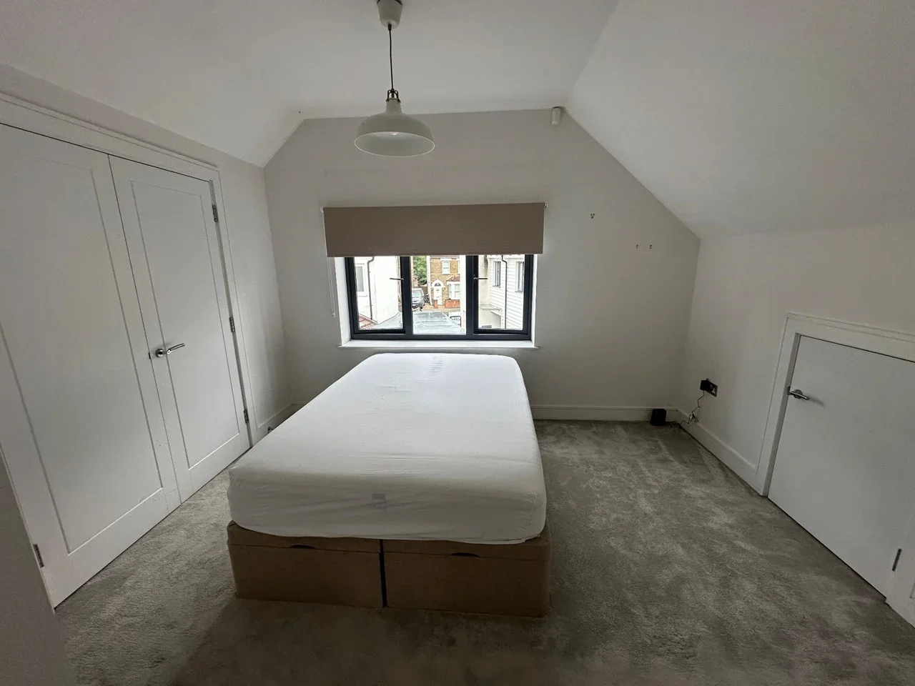Room Oval Road in Greater London