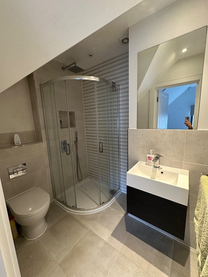 Room Oval Road in Greater London