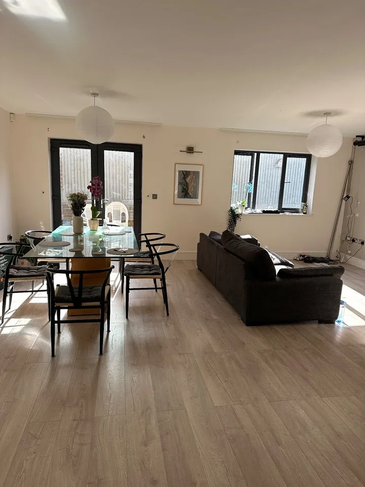 Room Oval Road in Greater London