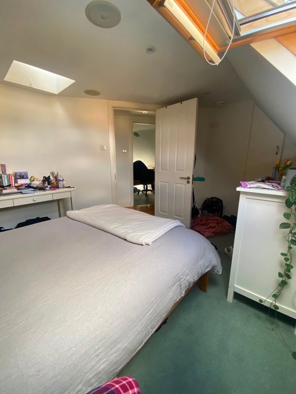 Room Twyford Avenue in Greater London