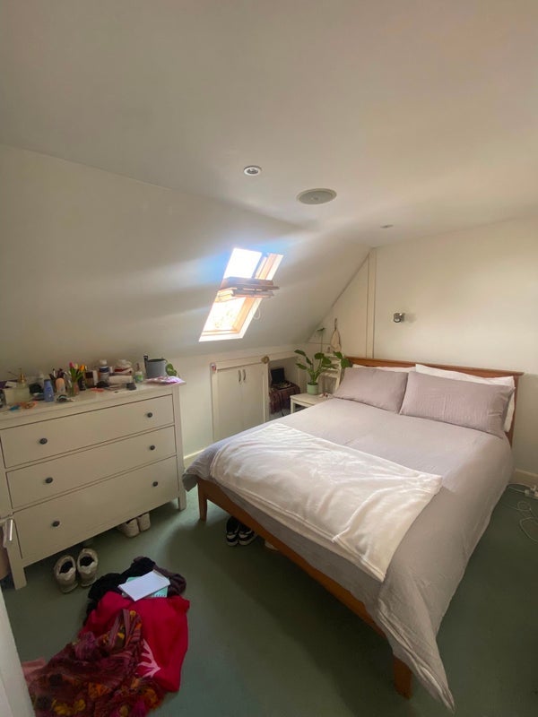 Room Twyford Avenue in Greater London